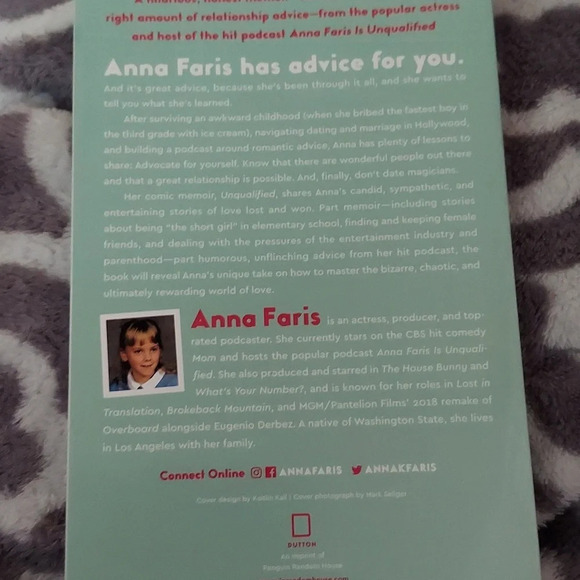 Unqualified by Anna Faris paperback book Brand NEW Hilarious memoir by actress - Picture 2 of 2